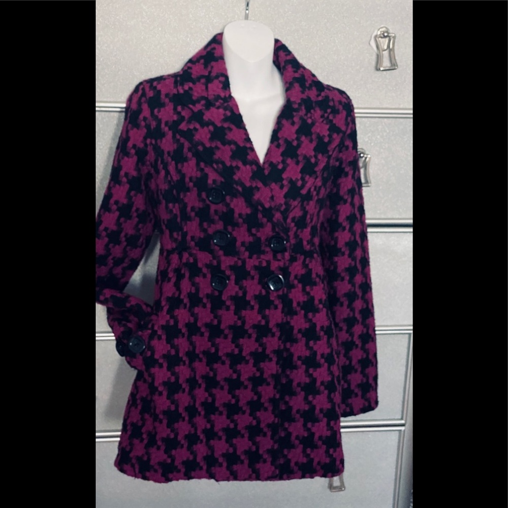 WOMENS COAT BLACK AND FUCHSIA COLOR SIZE LARGE